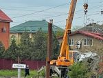 В Батайске легковушка провалилась в канал у моста