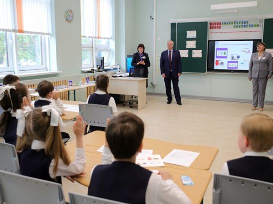 Губернатор Ростовской области поздравил выпускников с последним звонком