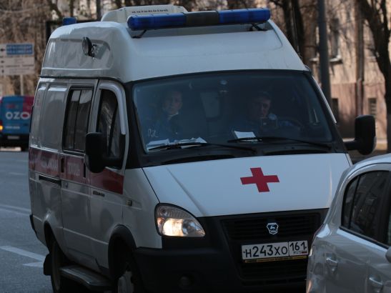 В Ростове на Нансена водитель ВАЗа погиб, врезавшись в «Пежо» и дерево