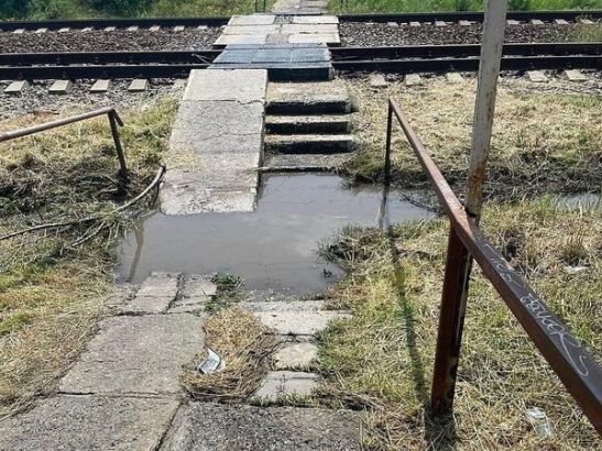 В Ростове обещали прочистить ливневку возле затопленного ж/д перехода на Всесоюзной