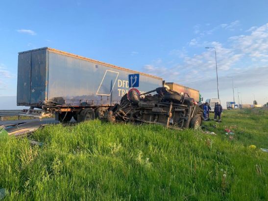 На трассе в Ростовской области двое парней погибли в ДТП с фурой