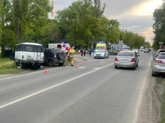Под Новочеркасском 10-летний ребенок и пятеро взрослых пострадали в аварии