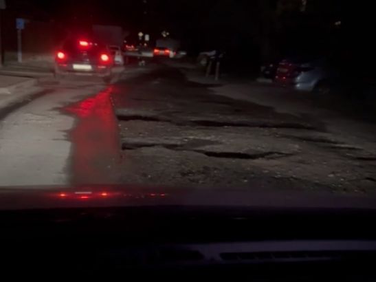 В Ростове дорога к МРЭО в Первомайском районе усыпана ямами