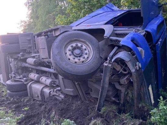 Дальнобойщик из Ростовской области попал в ДТП с пострадавшим под Воронежем