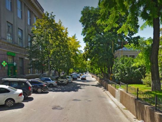 В Ростове до конца рабочей недели запретили парковку на Пушкинской