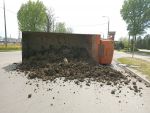 В Ростове на Западном опрокинулся КамАЗ с землей