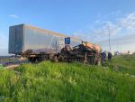 На трассе в Ростовской области двое парней погибли в ДТП с фурой