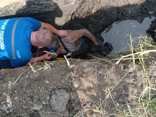В Ростове госпитализировали мужчину, пострадавшего под обвалом грунта
