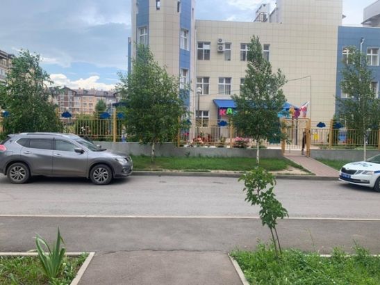 В Ростове женщина за рулем кроссовера сбила ребенка на детской машинке
