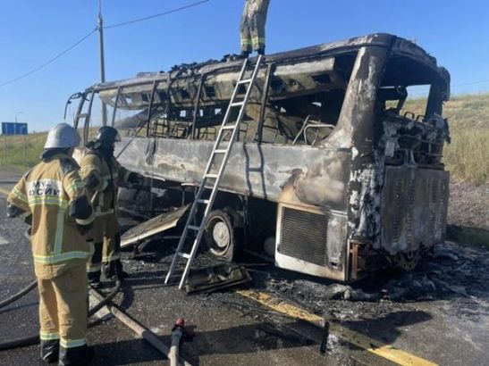 Рейсовый автобус Геленджик-Ростов сгорел на трассе М-4
