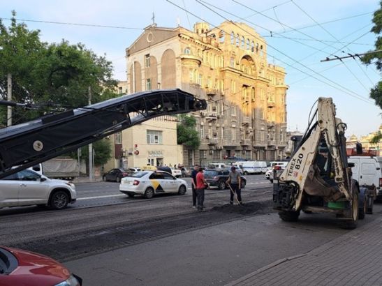 На Буденновском после техники ЧВК начали срезать верхний слой асфальта
