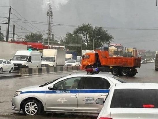 В Ростове после ливня восстановили движение транспорта по мосту Малиновского