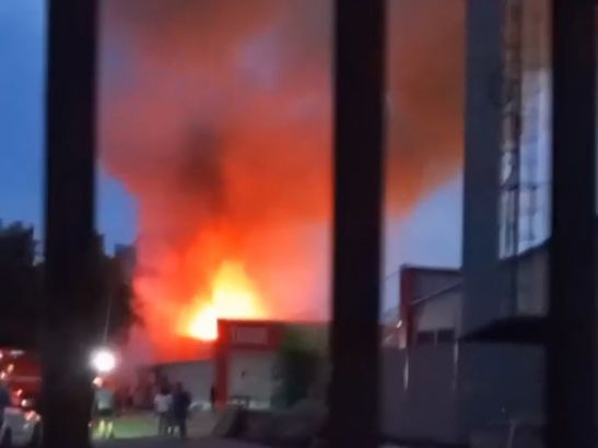 В Гуково на большой площади горел рынок