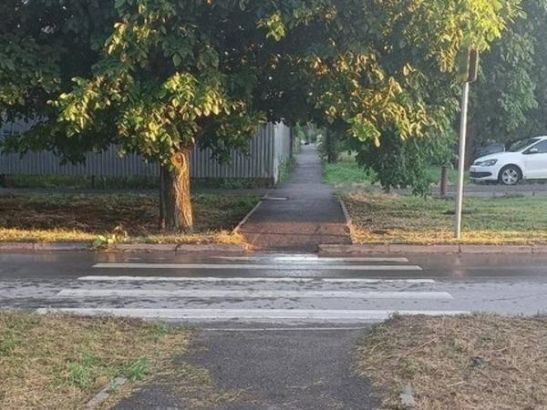 В Таганроге 48-летняя женщина переходила дорогу и попала под машину