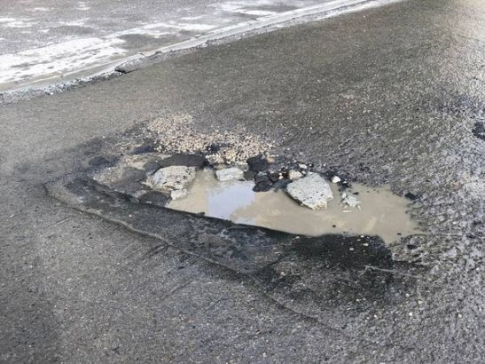 В Ростове дорога на 2-й Краснодарской превратилась в полигон из ям