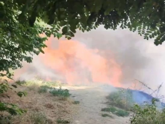 В  Таганроге в районе Богудонии начался пожар