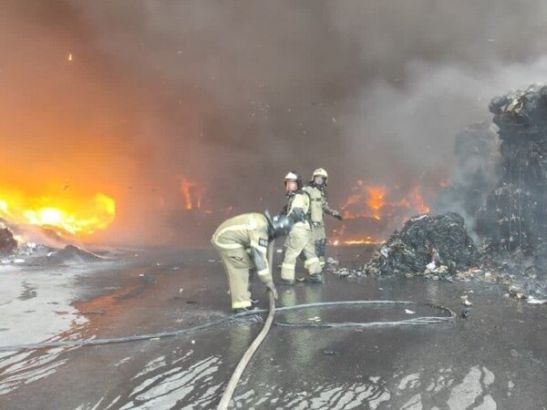 В Аксае пожар на складе локализовали на площади 2,5 тысячи квадратных метров