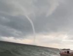 На побережье Азовского моря образовался огромный смерч