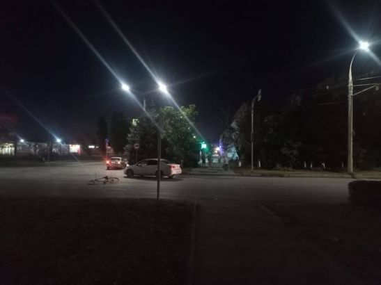 В Волгодонске велосипедист попал под колеса «Фольксвагена»