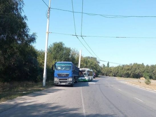 На трассе в Ростовской области водитель автобуса врезался в грузовик