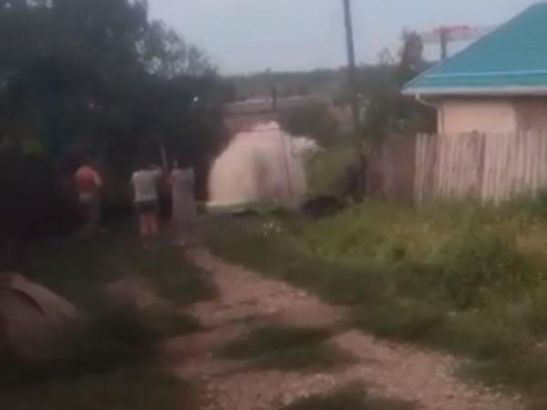 Из-за прорыва трубы в Ростове затопило частные дома в Александровке