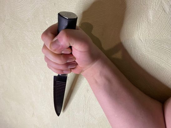 В Ростове на Сельмаше мужчина ударил знакомого ножом