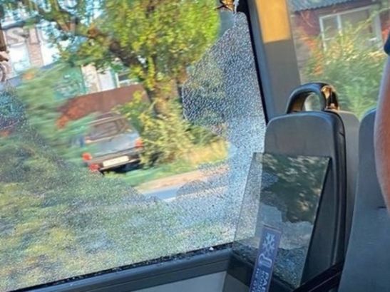 Однажды в московском зоопарке разбилось стекло. Разбилась стеклянная дверь в тракторе 90 тг.