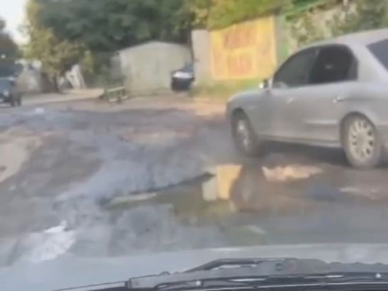 Жители Ростова-на-Дону жалуются на плохое состояние дороги в поселке Оржоникидзе
