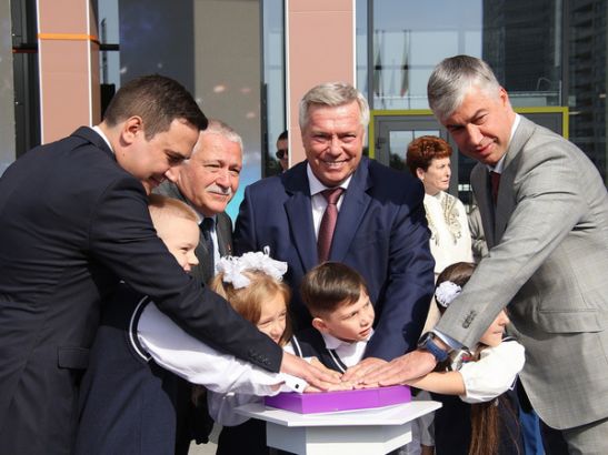 Губернатор Ростовской области в День знаний открыл самую большую школу в регионе