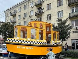 В Ростове жители презентовали самодельное «водное такси» для затопленных после ливней улиц