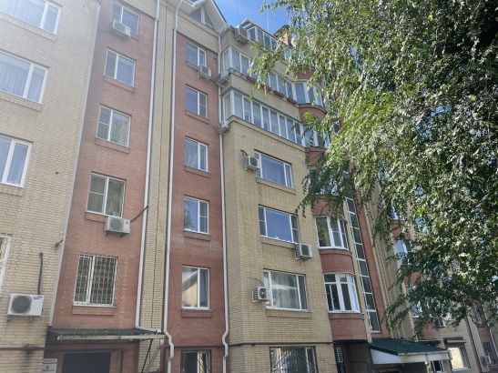 В Ростове на Беляева мужчина погиб, выпав из окна шестого этажа