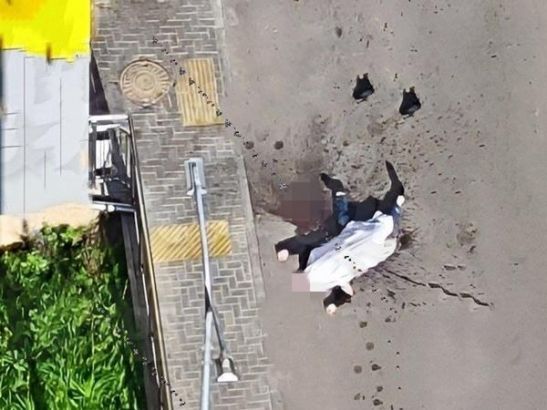 В Ростове под окнами многоэтажки на Западном нашли труп парня