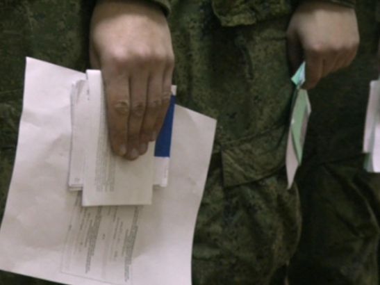В военкоматы Ростова выстроились большие очереди