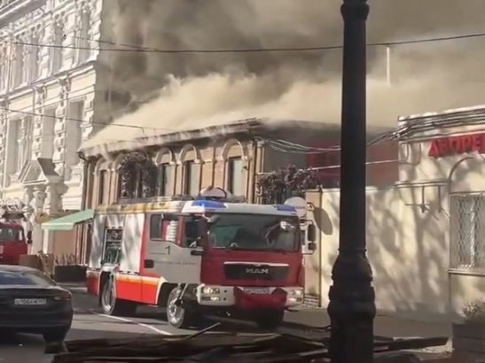 В центре Ростова тушат пожар в ресторане «Раки и гады»: видео