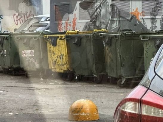 В Ростове неизвестные загородили баками уличную роспись в память о ветеранах ВОВ