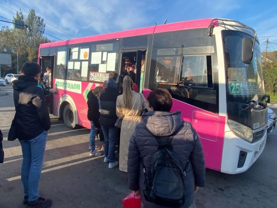 В Ростове водители автобусов вынуждают пассажиров платить за проезд им на карту