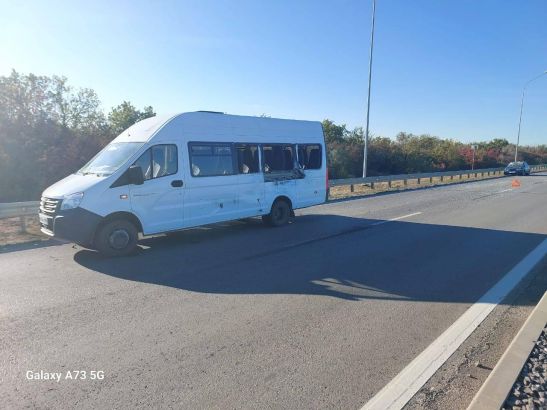 В Ростовской области женщина на ВАЗе протаранила пассажирский микроавтобус