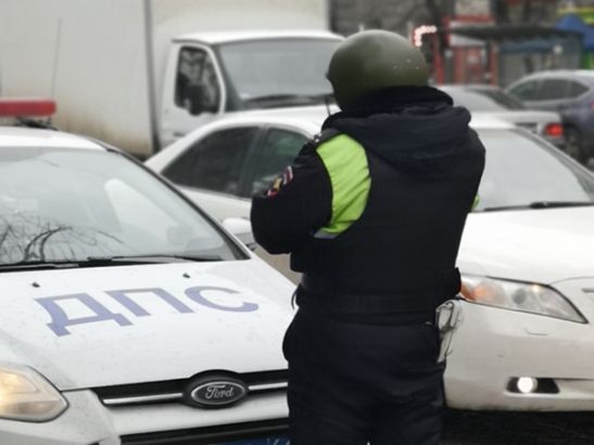 В Аксайском районе водитель легковушки врезался в пассажирский автобус
