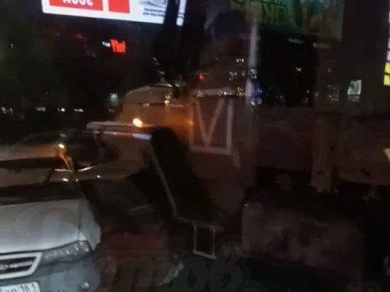 В Ростове на Западном военный грузовик столкнулся с «Ладой»