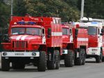 В Шахтах 15 спасателей тушили крупный пожар в «заброшке»