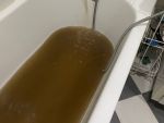 В Ростове жители на Западном снова пожаловались на ржавую воду из крана