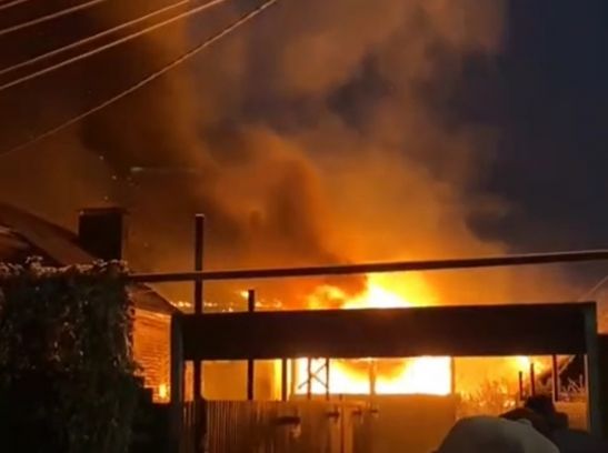 Крупный пожар на Сельмаше потушили спустя три часа