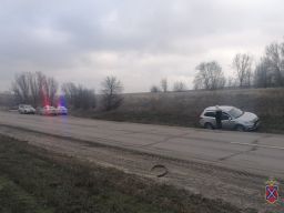 На трассе Волгоград – Каменск в ДТП пострадал водитель «Митсубиси Аутлендер»