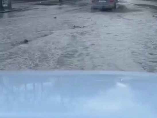 В Ростове улицу Днепропетровскую затопило из-за непогоды