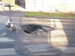 В Ростове в Нахичевани провалился асфальт