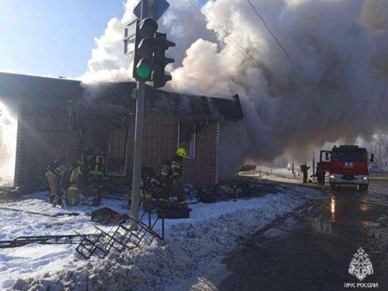 В Ростове потушили пожар в автомойке на Металлургической