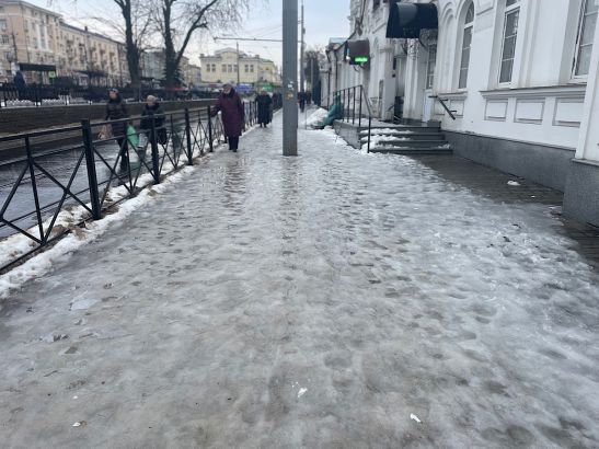 Несколько улиц в Ростове превратились в каток из-за плохой противогололедной уборки