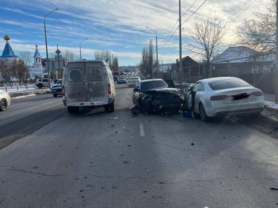 В Новочеркасске в массовом ДТП пострадал 19-летний водитель «Лады»
