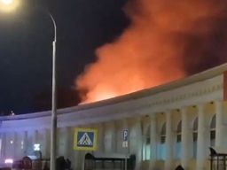 В центре Таганрога бушует крупный пожар