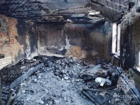В Ростовской области при пожаре в частном доме пенсионер сгорел заживо